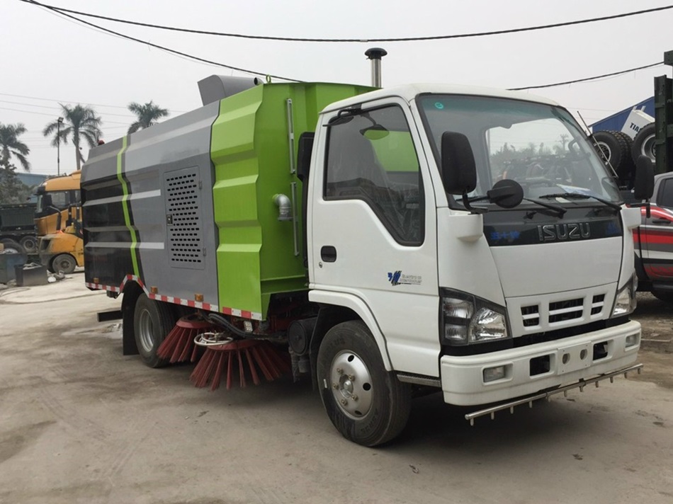 Xe quét hút bụi đường 5 khối ISUZU